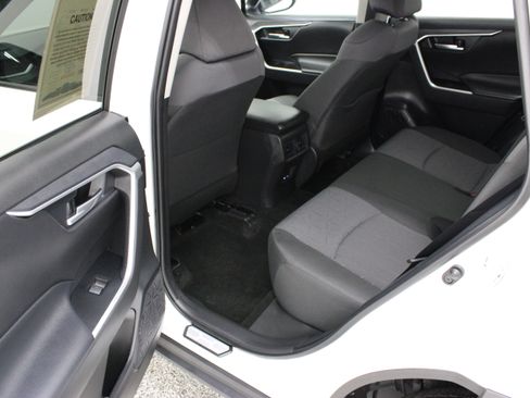 Used 2025 Toyota RAV4 XLE FWD image 27