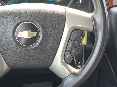 Used 2014 Chevrolet Suburban LT image 17