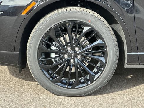 New 2025 Lincoln Corsair Reserve w/ Equipment Group 202A image 23