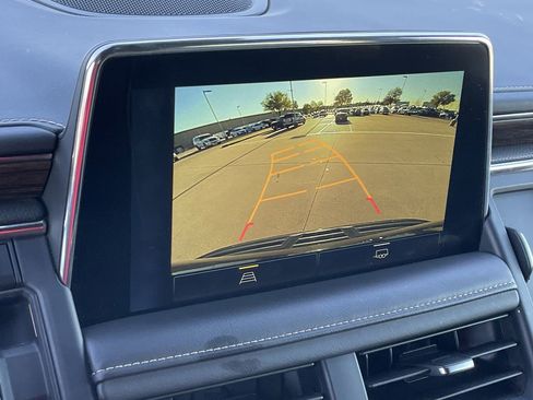 Used 2024 Chevrolet Suburban Premier image 18