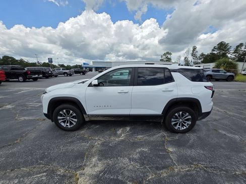Used 2026 Chevrolet Equinox LT FWD image 2