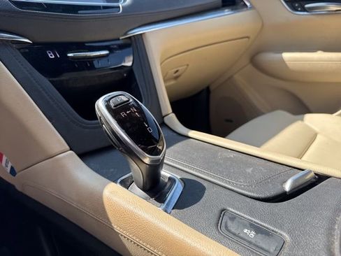Used 2018 Cadillac XT5 FWD image 15