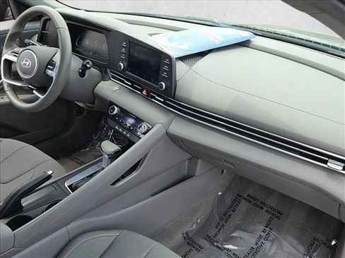 Used 2025 Hyundai Elantra Sport FWD image 27
