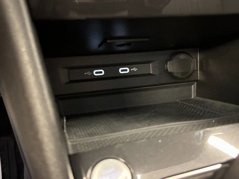 Used 2024 Volkswagen Tiguan SE image 15