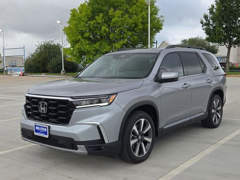 Used 2025 Honda Pilot Elite image 8