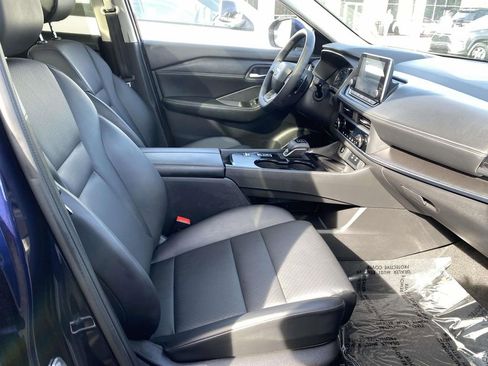 Used 2025 Nissan Rogue SV w/ SV Premium Package image 25