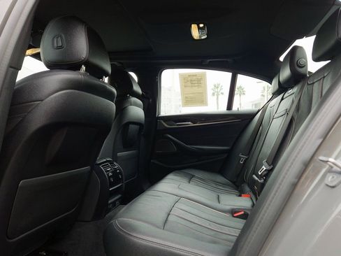 Used 2021 BMW 530e xDrive w/ M Sport Package image 21