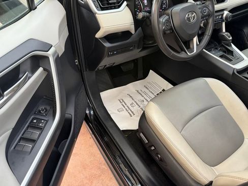 Used 2019 Toyota RAV4 XLE Premium image 28