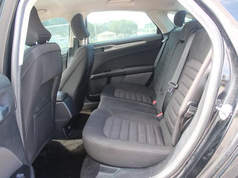 Used 2017 Ford Fusion SE FWD image 18