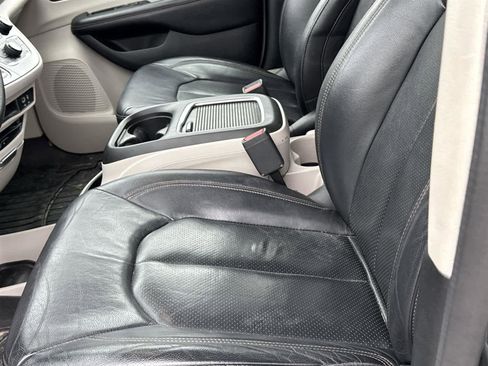 Used 2018 Chrysler Pacifica Touring-L Plus image 11