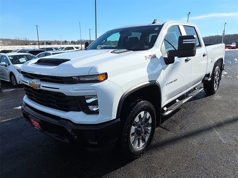 Used 2025 Chevrolet Silverado 2500 Custom w/ Custom Value Package image 4