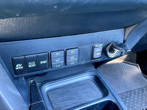 Certified 2018 Toyota RAV4 Limited image 30