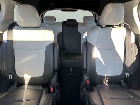 Used 2025 Toyota Sienna XSE image 12