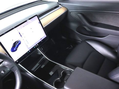 Used 2018 Tesla Model 3 Long Range image 32