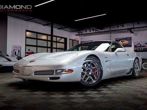 Used 2002 Chevrolet Corvette Z06 w/ Memory Pkg image 9