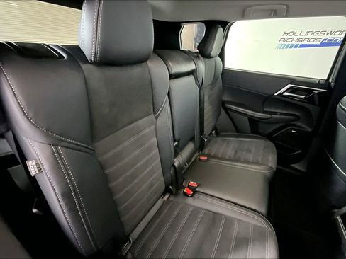 Used 2025 Mitsubishi Outlander SE AWD/4WD image 22