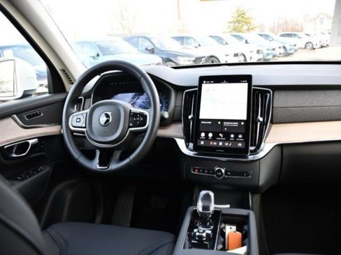 Used 2025 Volvo XC90 B6 Plus image 18