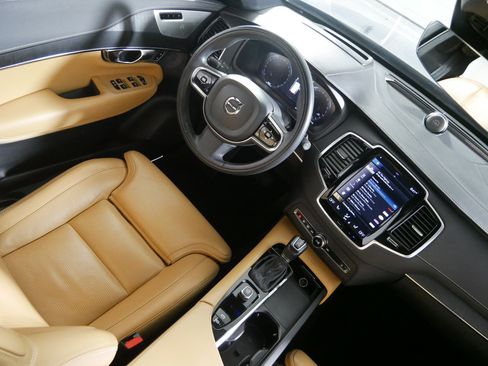 Used 2022 Volvo XC90 T6 Inscription w/ Lounge Package image 9