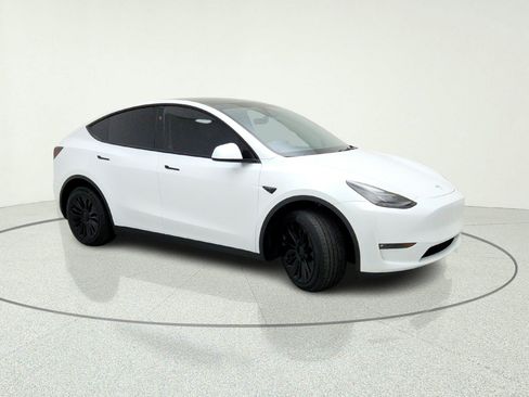Used 2023 Tesla Model Y Long Range AWD/4WD image 5