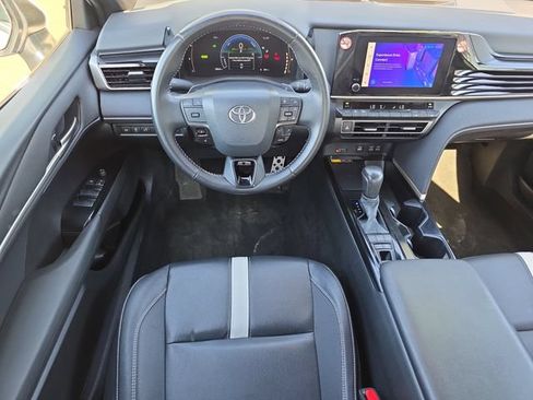 Used 2025 Toyota Camry SE FWD image 12