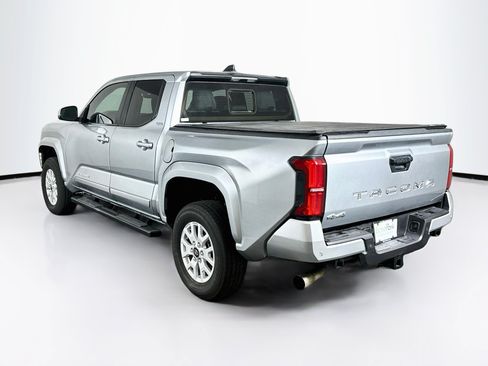 Used 2025 Toyota Tacoma SR5 AWD/4WD image 5