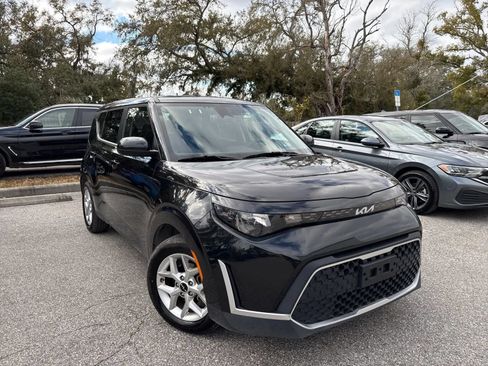 Used 2023 Kia Soul LX w/ Option Group 015 FWD image 4
