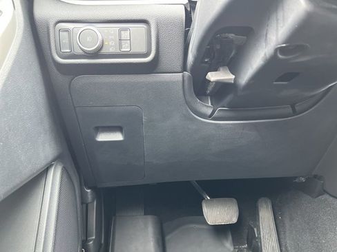 Used 2020 Ford Explorer XLT w/ Equipment Group 202A AWD/4WD image 18