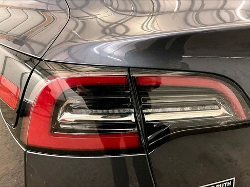 Used 2023 Tesla Model 3 Standard Range image 28