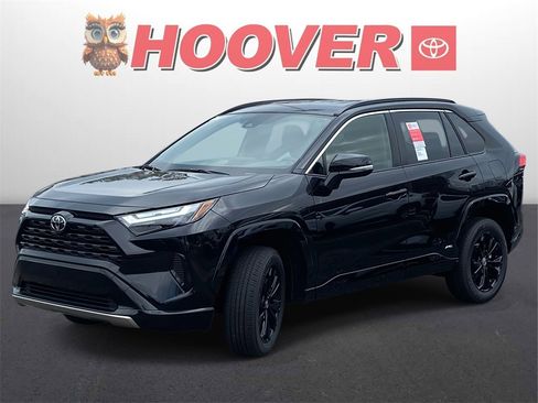 New 2025 Toyota RAV4 SE image 6