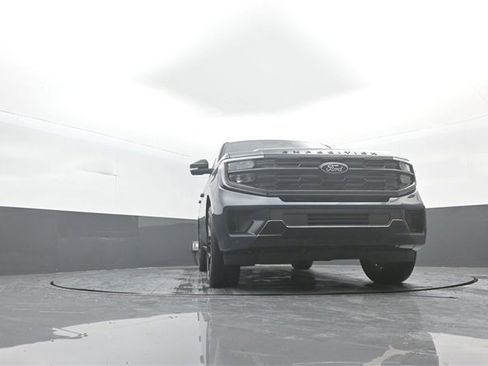 New 2026 Ford Expedition Platinum image 28