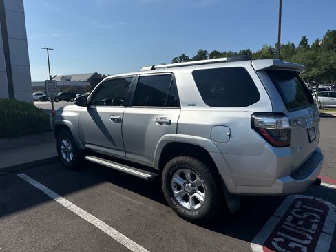 Used 2020 Toyota 4Runner SR5 Premium w/ Moonroof Package AWD/4WD image 5