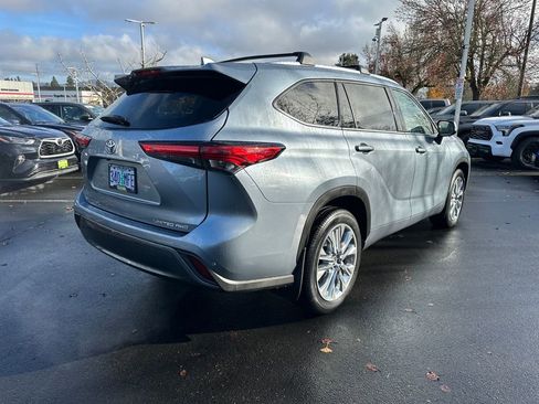 Used 2023 Toyota Highlander Limited image 5