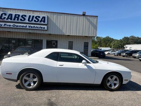Used 2014 Dodge Challenger SXT RWD image 10