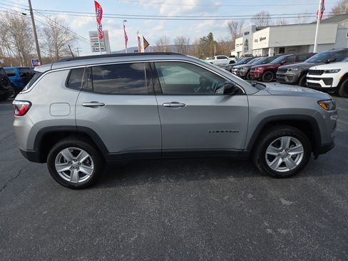 Certified 2022 Jeep Compass Latitude AWD/4WD image 2