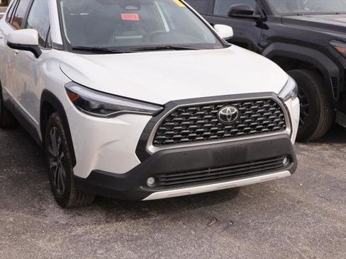 Certified 2024 Toyota Corolla Cross XLE image 2