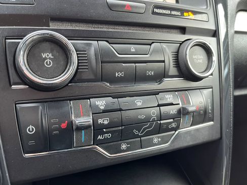 Used 2017 Ford Explorer XLT w/ Equipment Group 202A FWD image 22