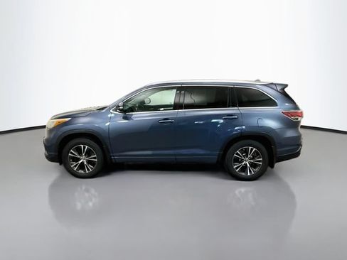 Used 2016 Toyota Highlander XLE AWD/4WD image 4