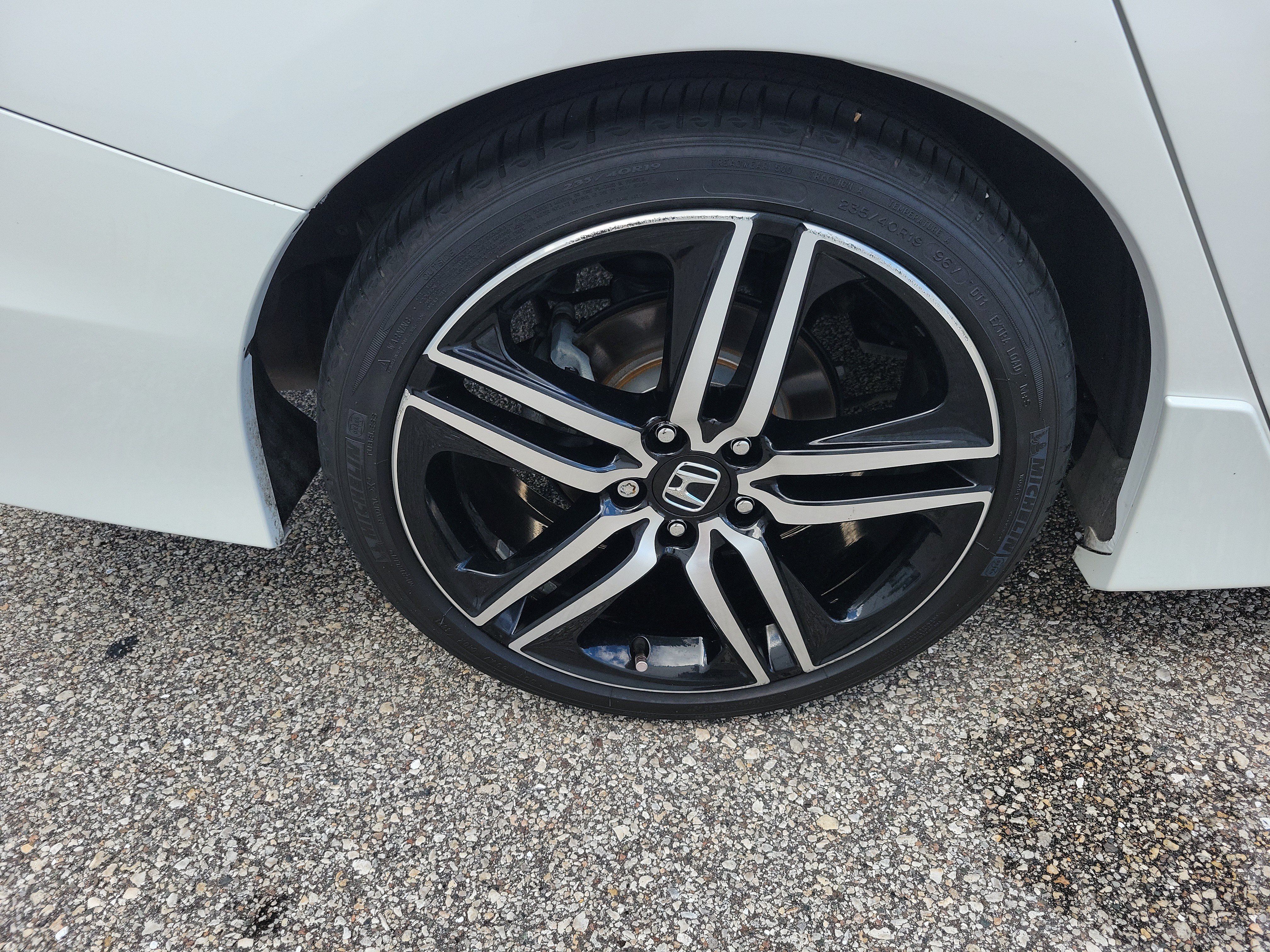 Used 2016 Honda Accord Touring image 11