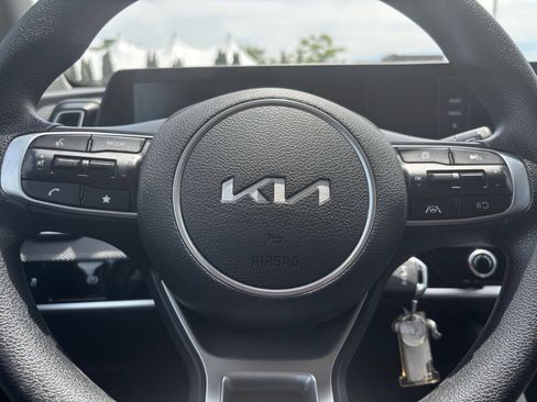 Used 2025 Kia Sportage LX FWD image 27