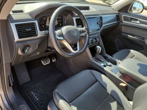 Used 2023 Volkswagen Atlas SEL R-Line image 10