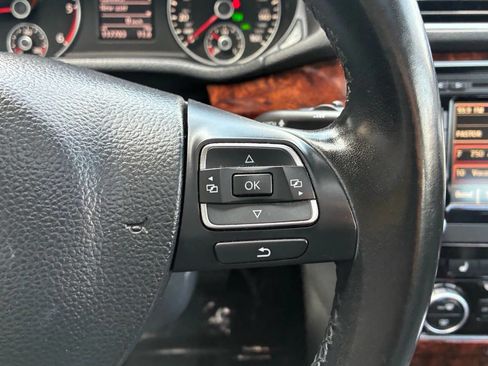 Used 2013 Volkswagen Passat TDI SEL Premium image 21