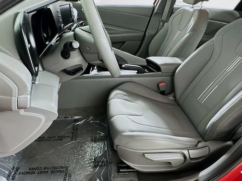 Used 2023 Hyundai Elantra SEL FWD image 9