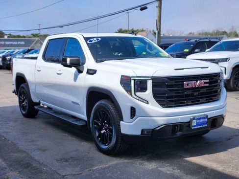 Used 2025 GMC Sierra 1500 Elevation w/ Elevation Premium Package AWD/4WD image 7