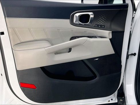 Used 2023 Kia Sorento SX Prestige image 22