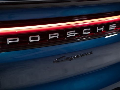 Certified 2025 Porsche Cayenne Coupe image 38