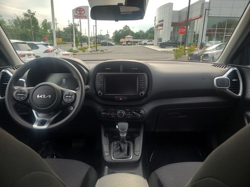 Used 2023 Kia Soul LX FWD image 18