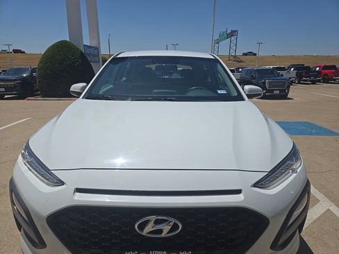 Used 2018 Hyundai Kona SE FWD image 2