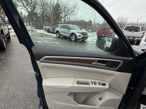 Used 2019 Volkswagen Atlas SEL Premium image 11