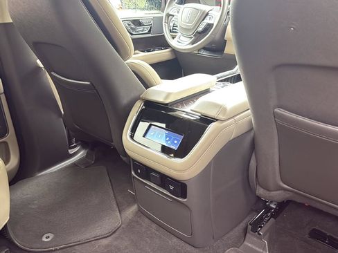 Used 2022 Lincoln Navigator L Reserve RWD image 30