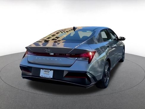 Used 2025 Hyundai Elantra SEL image 13